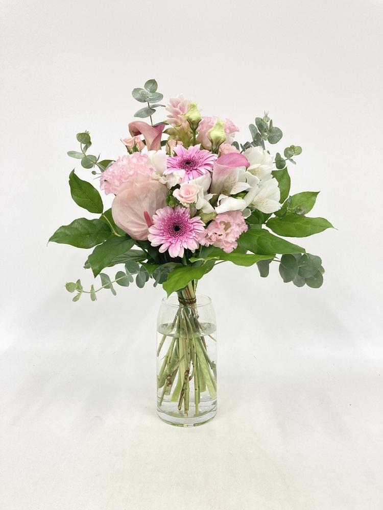 フローリストにおまかせ 季節の花束 M - ピンク -