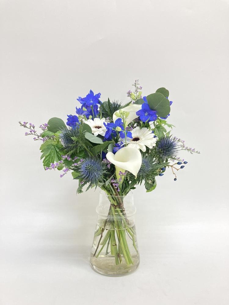 フローリストにおまかせ 季節の花束 M - ブルー -