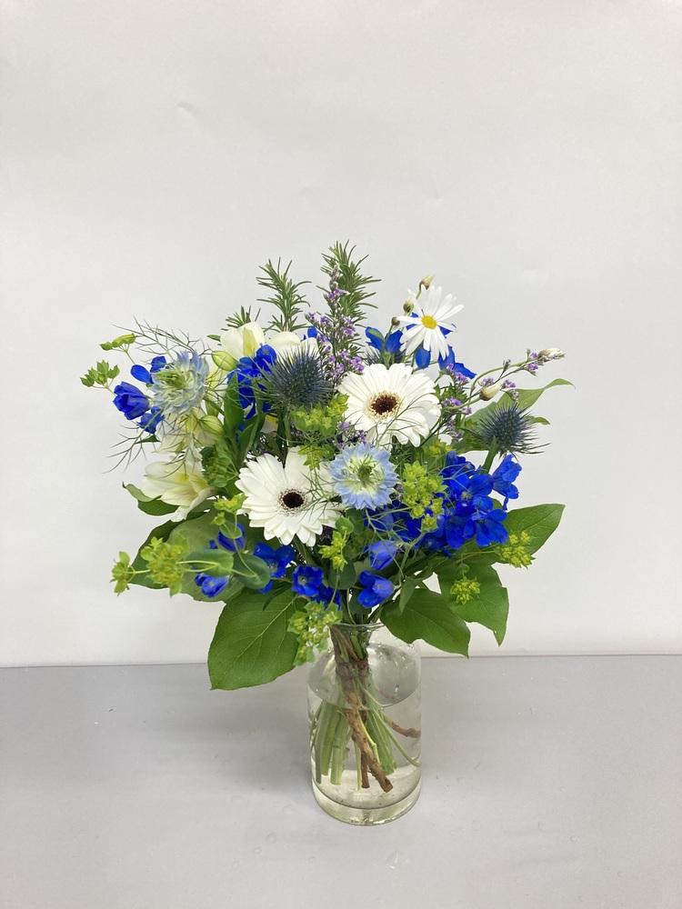 フローリストにおまかせ 季節の花束 M - ブルー -
