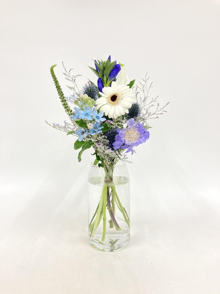 フローリストにおまかせ 季節の花束 S - ブルー -