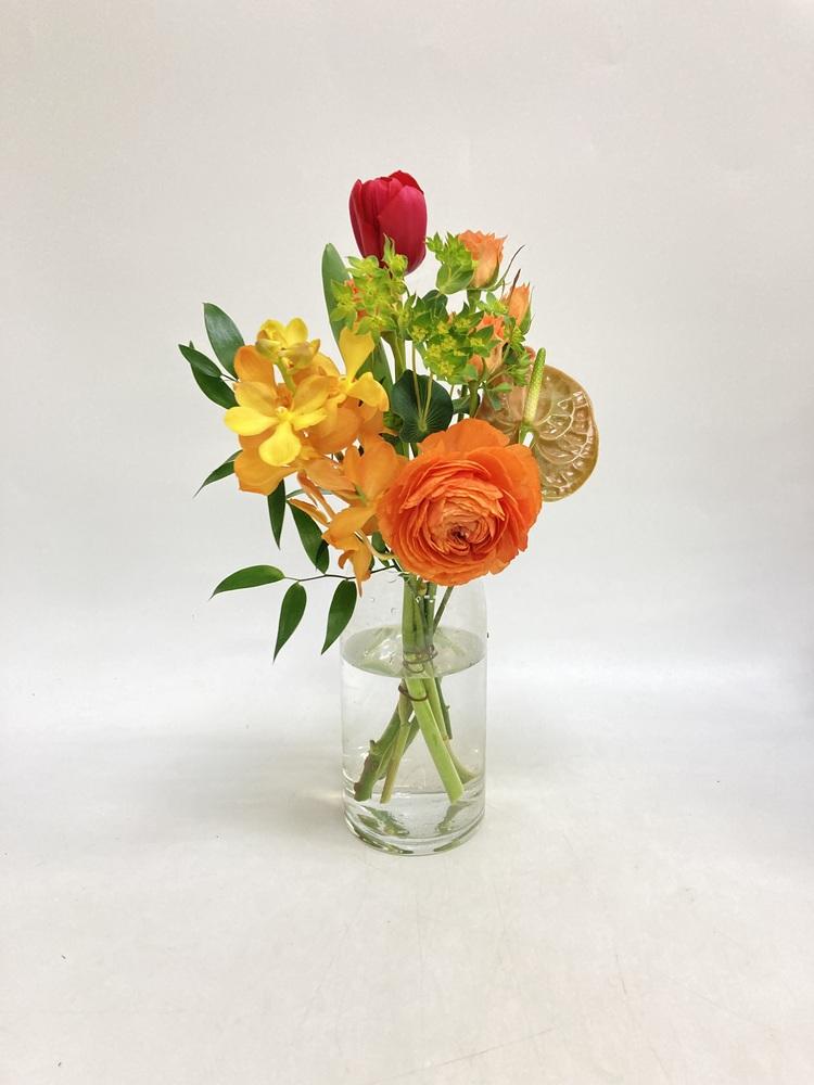 フローリストにおまかせ 季節の花束 S - オレンジ -