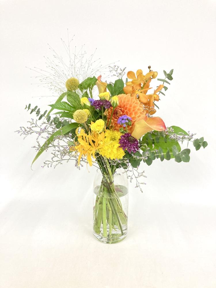 フローリストにおまかせ 季節の花束 M - ミックス -