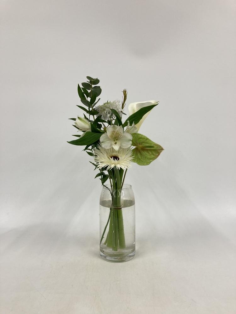 フローリストにおまかせ 季節の花束 S - グリーン&ホワイト -