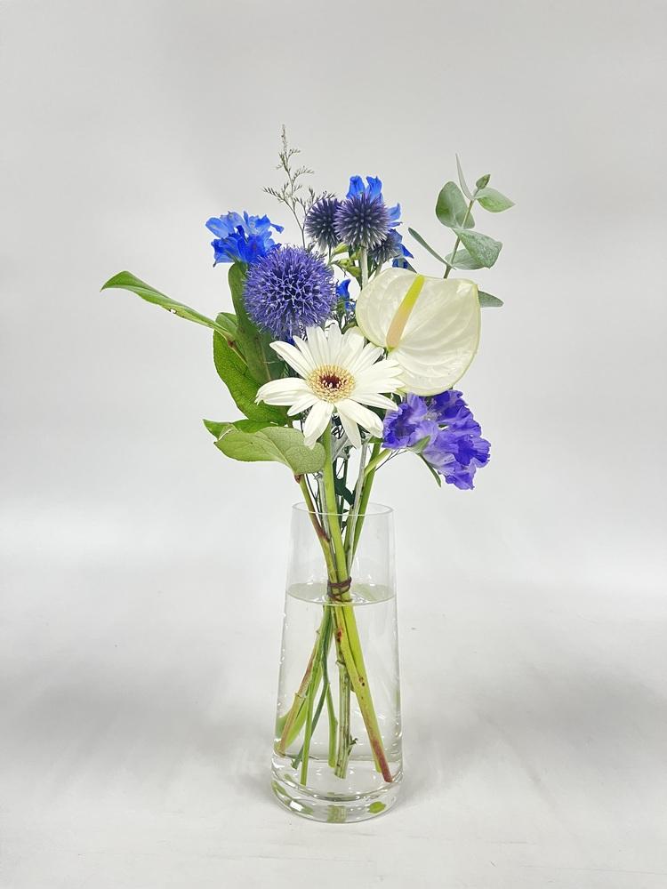 フローリストにおまかせ 季節の花束 S - ブルー -