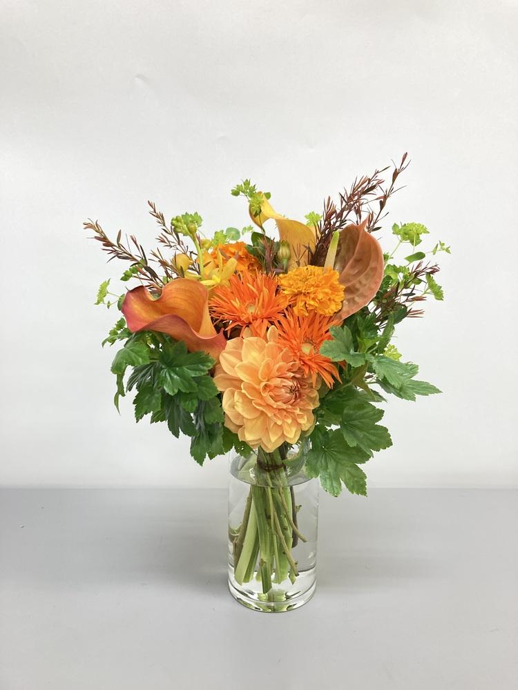 【誕生日ギフト】フローリストにおまかせ 季節の花束 M - オレンジ -