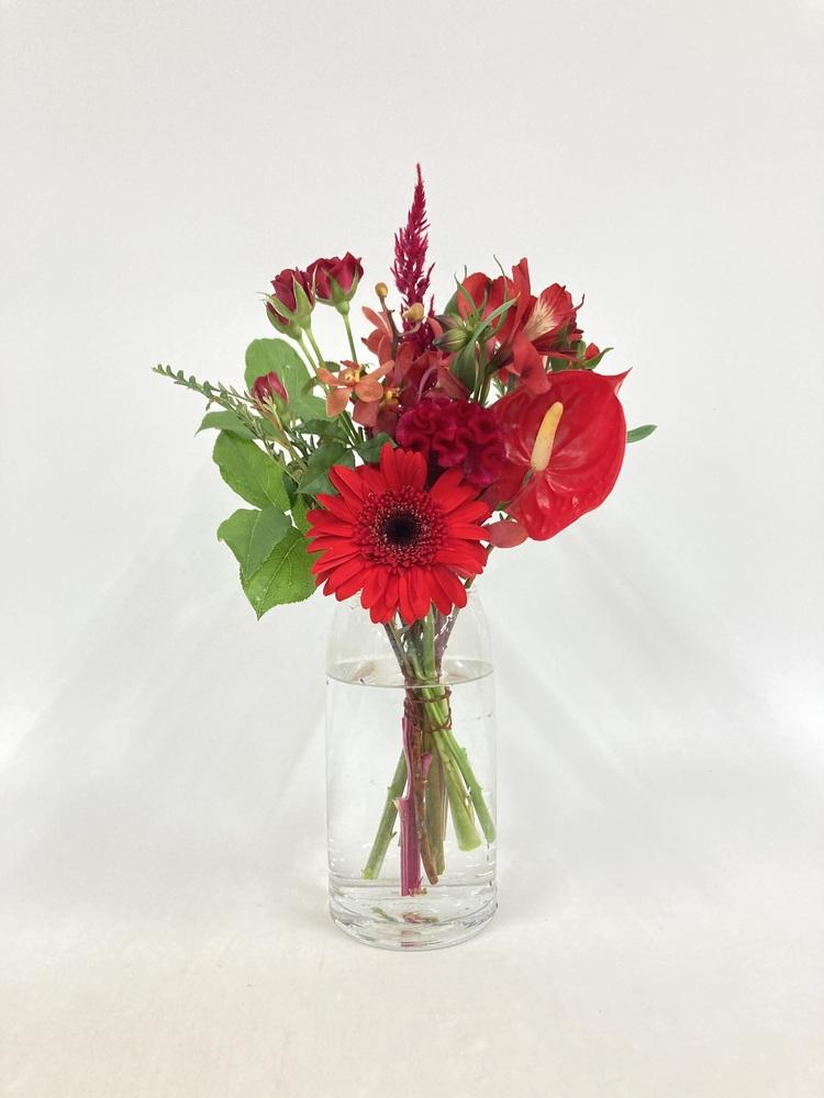フローリストにおまかせ 季節の花束 S - レッド -
