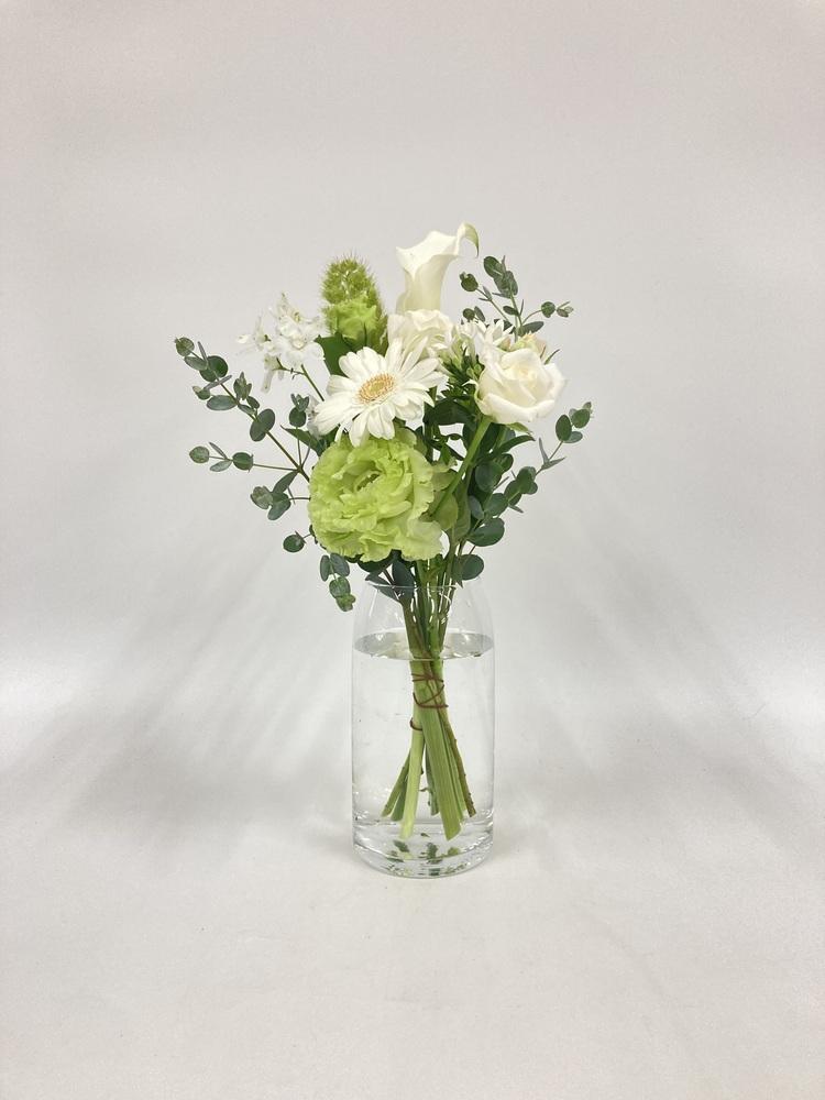 フローリストにおまかせ 季節の花束 S - グリーン&ホワイト -