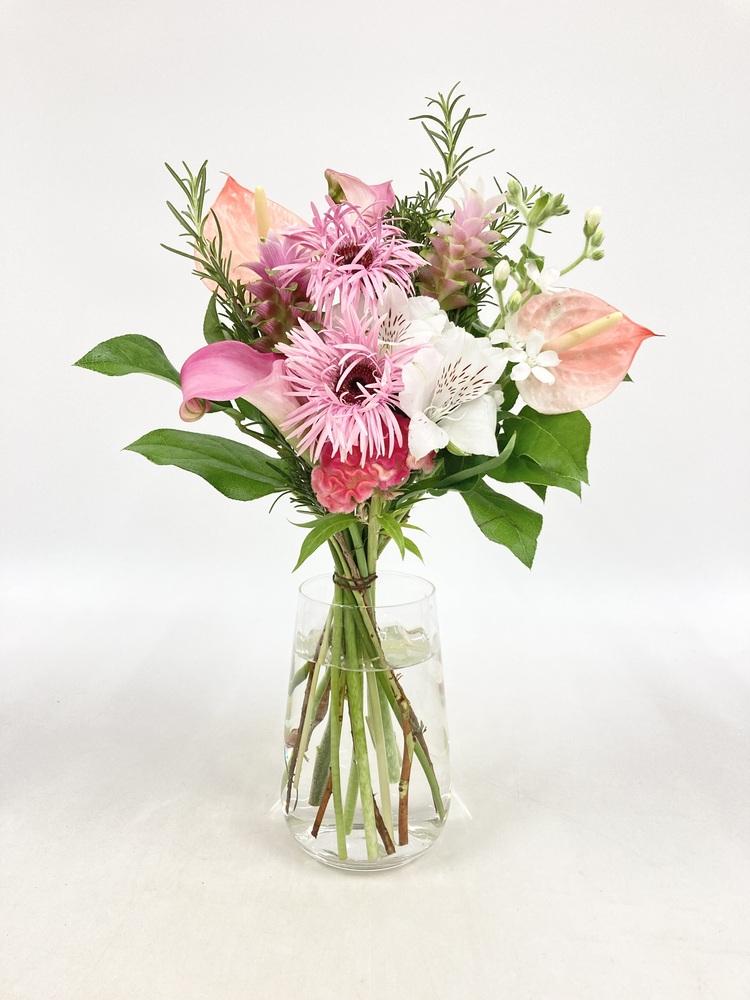 フローリストにおまかせ 季節の花束 M - ピンク -