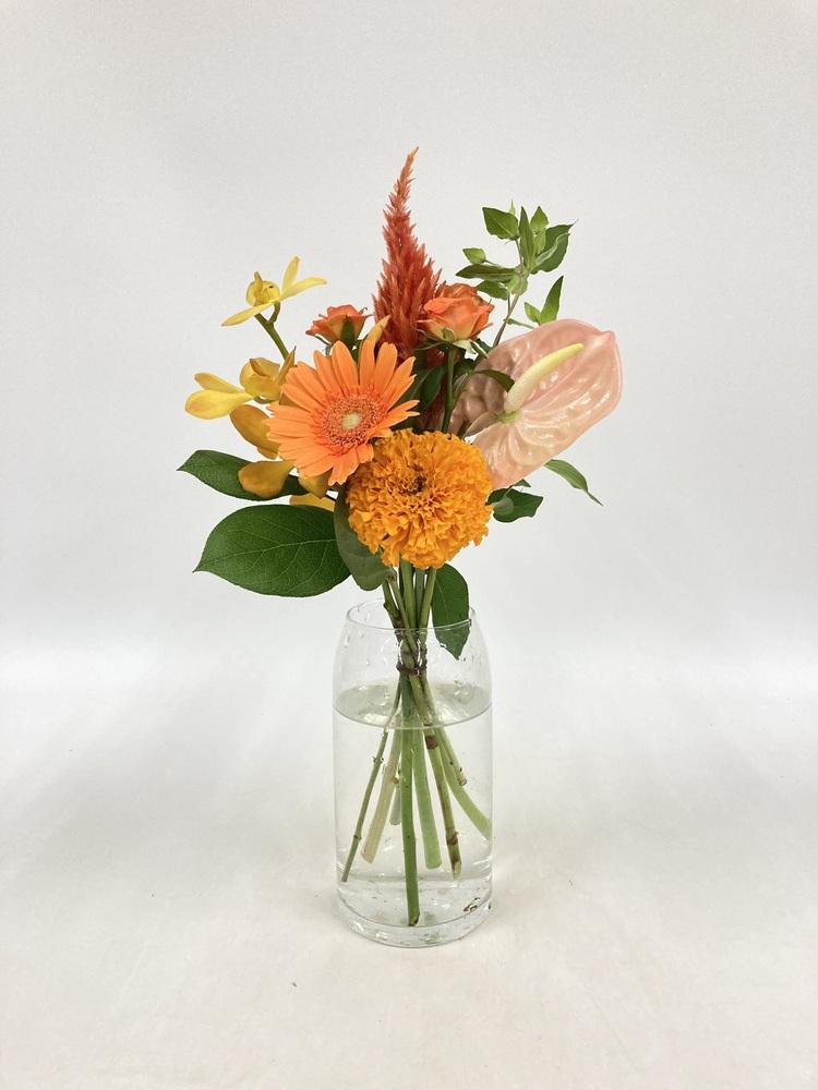 フローリストにおまかせ 季節の花束 S - オレンジ -