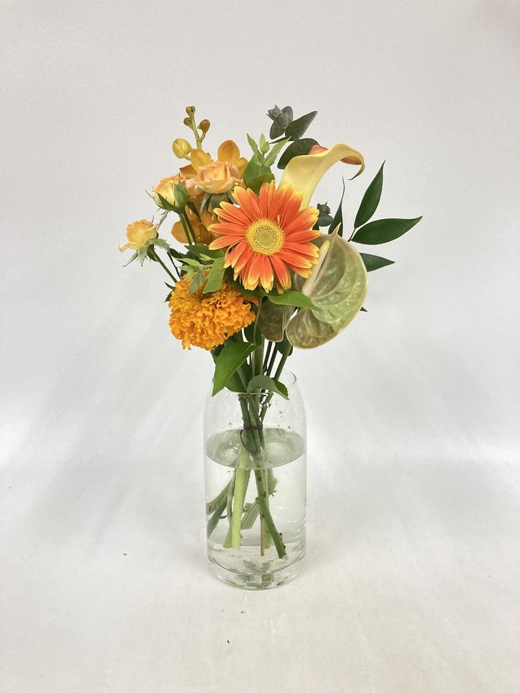 フローリストにおまかせ 季節の花束 S - オレンジ -