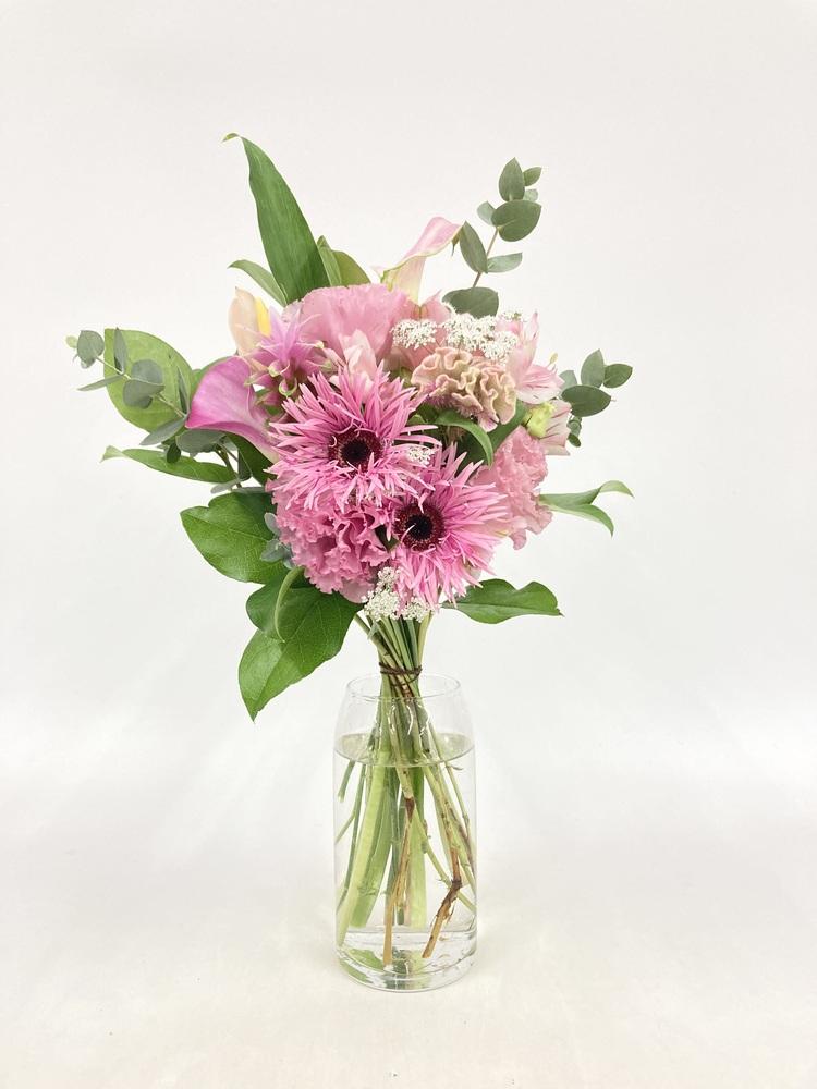 フローリストにおまかせ 季節の花束 M - ピンク -