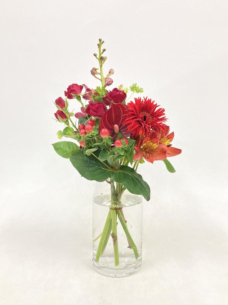 フローリストにおまかせ 季節の花束 S - レッド -