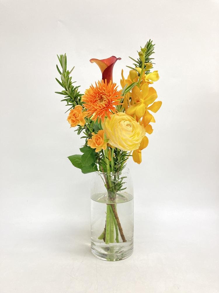 フローリストにおまかせ 季節の花束 S - オレンジ -