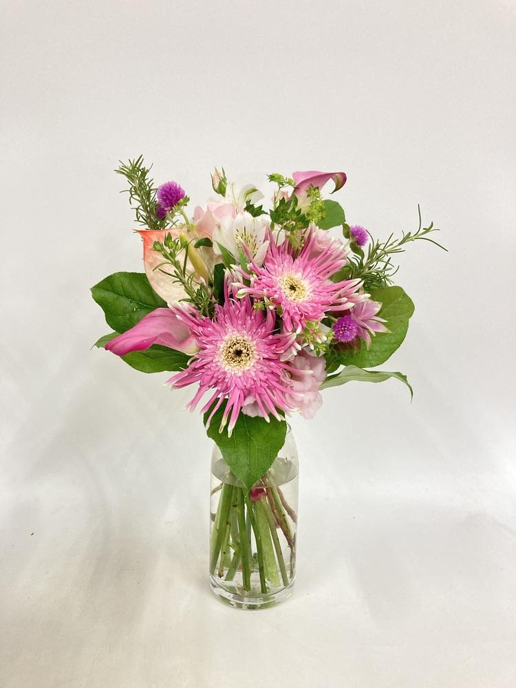 フローリストにおまかせ 季節の花束 M - ピンク -