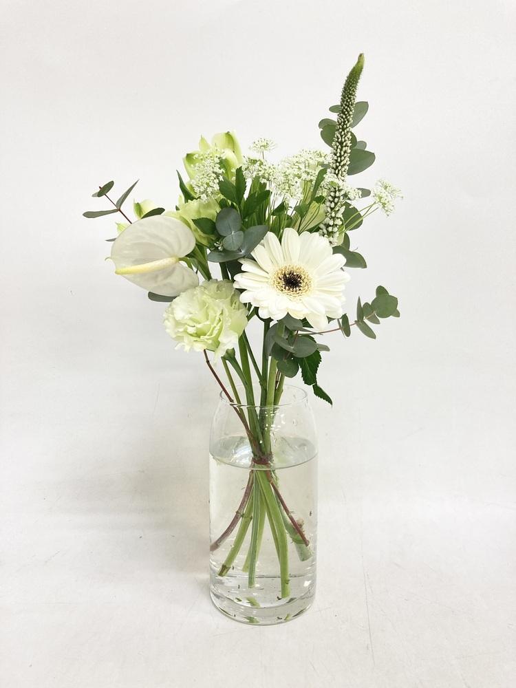 フローリストにおまかせ 季節の花束 S - グリーン&ホワイト -