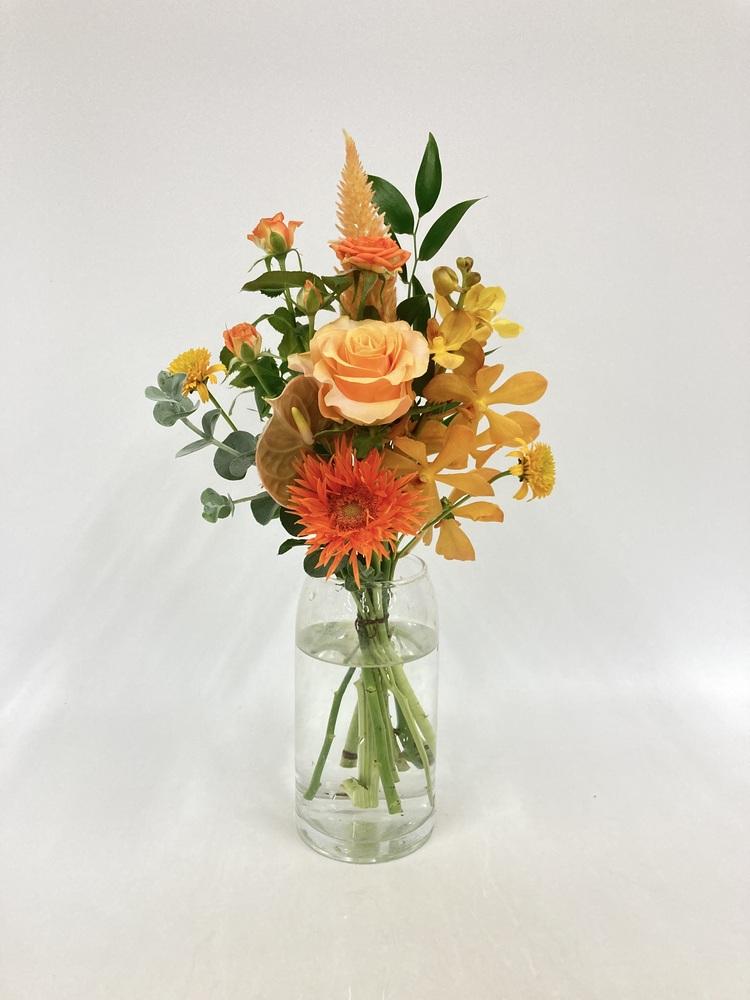 フローリストにおまかせ 季節の花束 S - オレンジ -