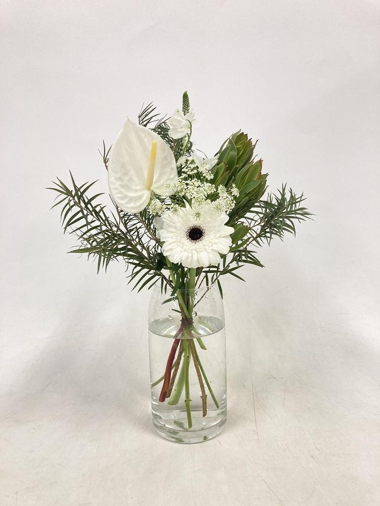 フローリストにおまかせ 季節の花束 S - グリーン&ホワイト -