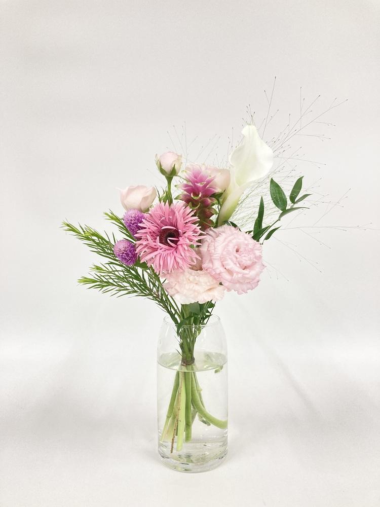 フローリストにおまかせ 季節の花束 S - ピンク -