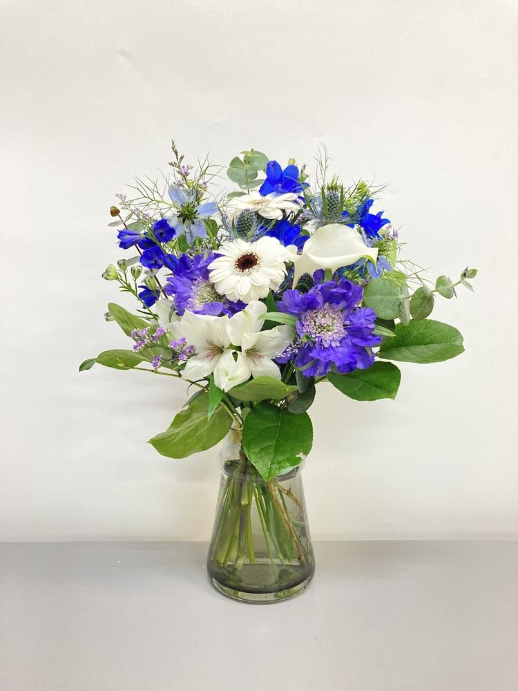フローリストにおまかせ 季節の花束 M - ブルー -