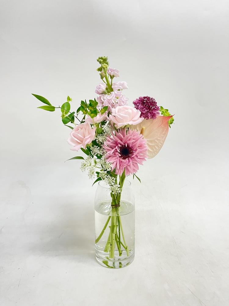 フローリストにおまかせ 季節の花束 S - ピンク -
