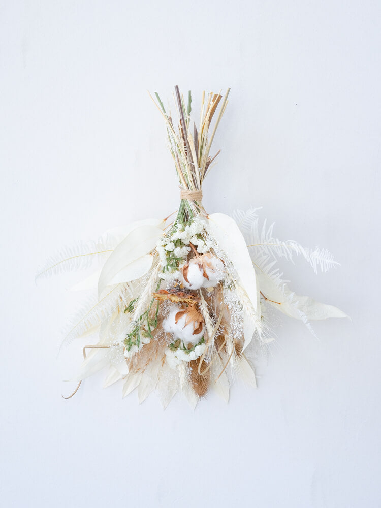 【壁に掛ける】ドライフラワーのスワッグ - ベージュ -