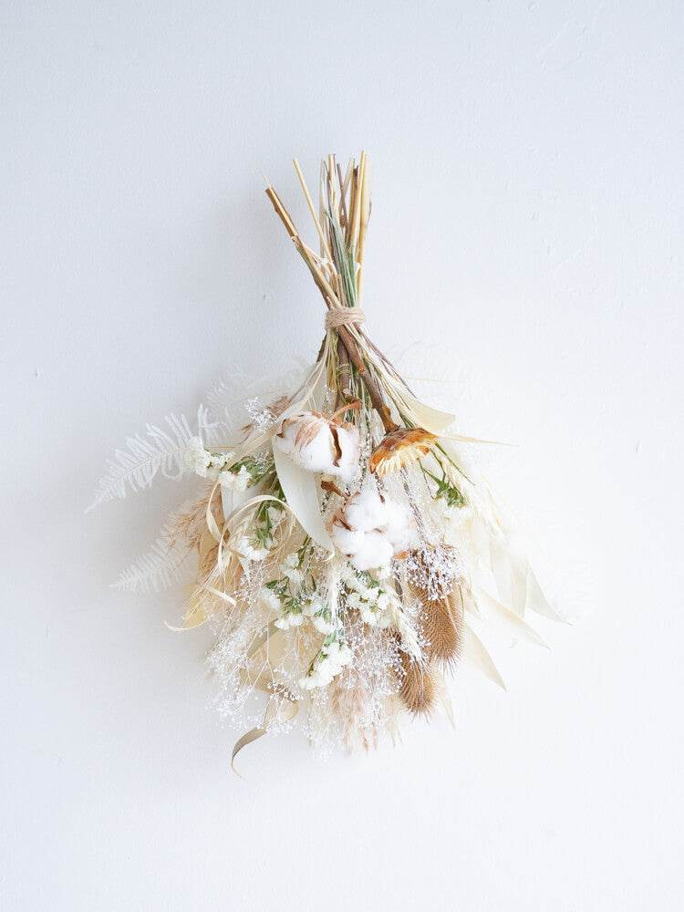 【壁に掛ける】ドライフラワーのスワッグ - ベージュ -