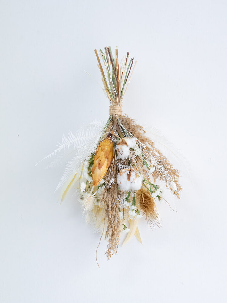 【壁に掛ける】ドライフラワーのスワッグ - ベージュ -