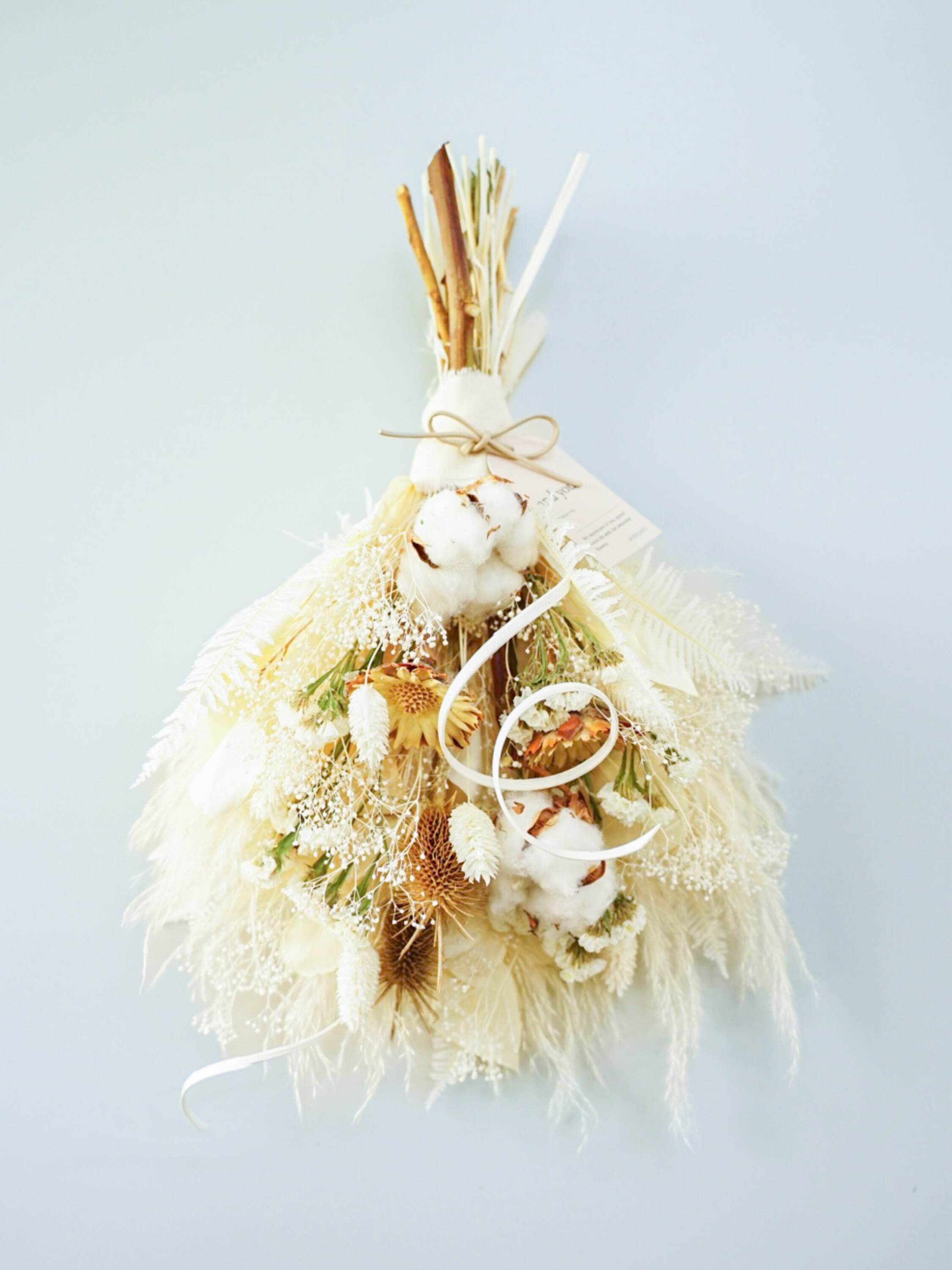 【壁に掛ける】ドライフラワーのスワッグ - ベージュ -