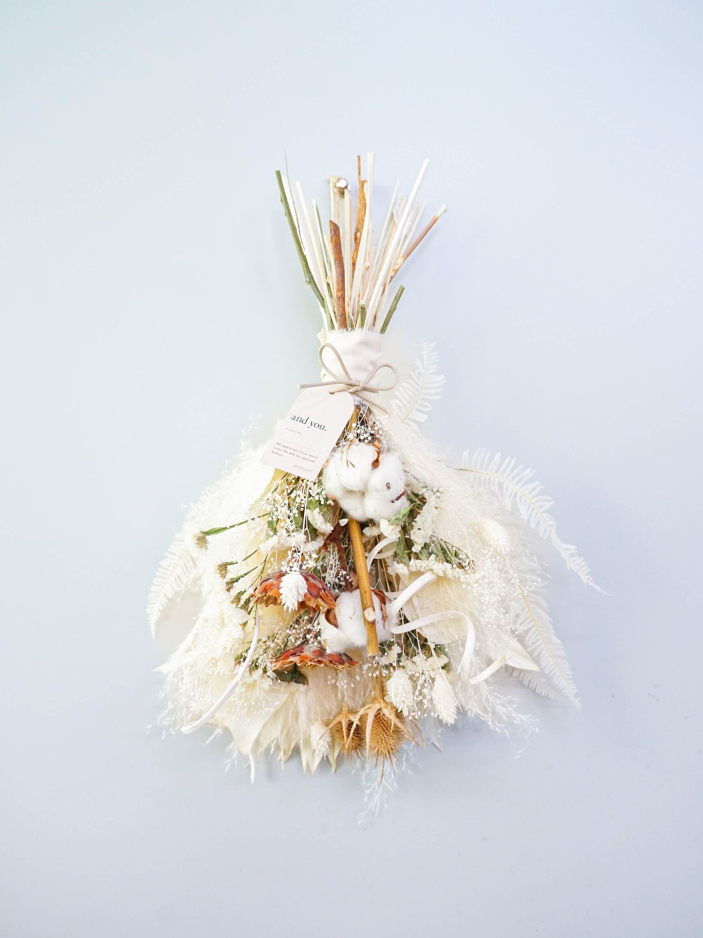 【壁に掛ける】ドライフラワーのスワッグ - ベージュ -