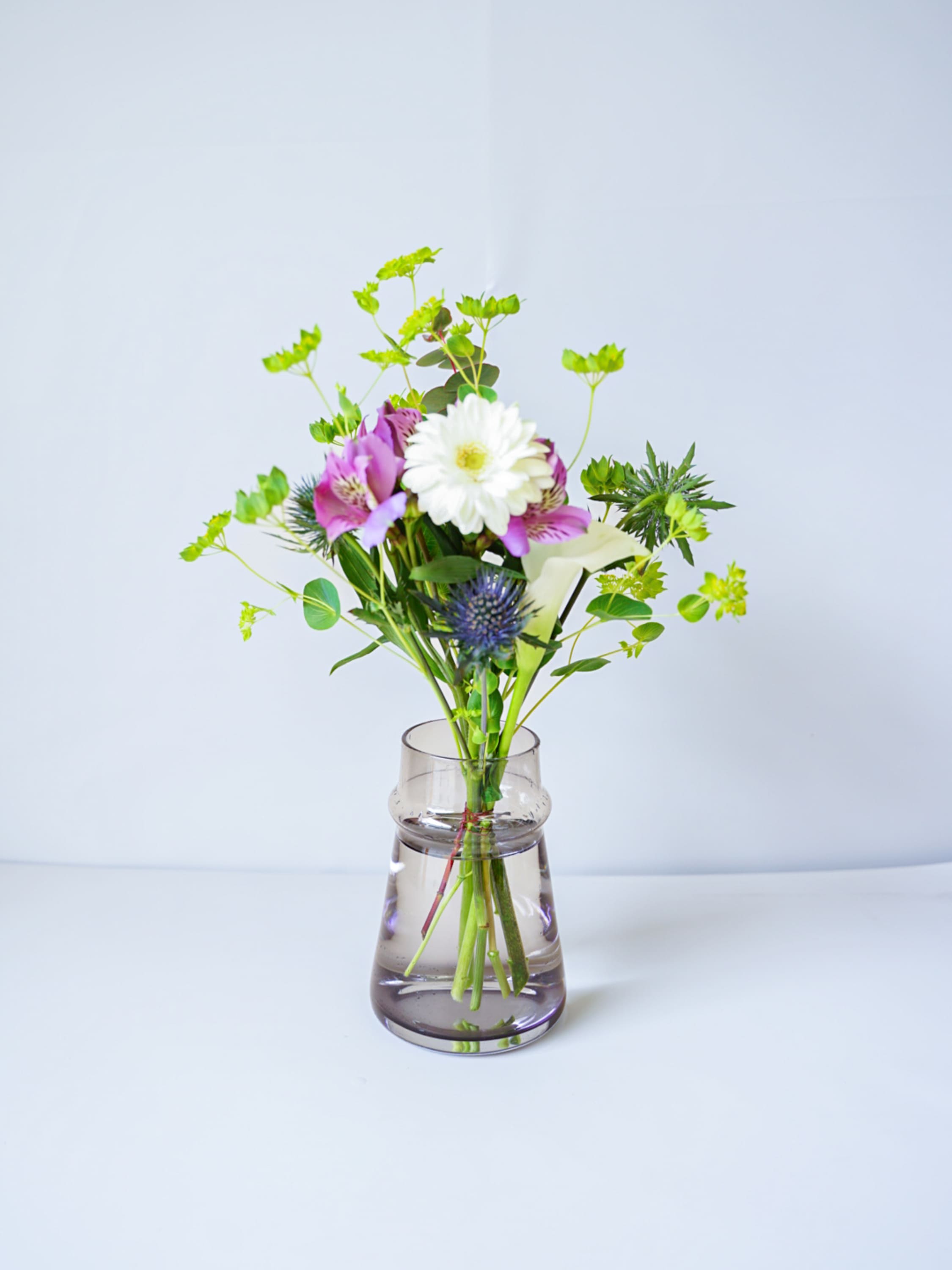 【誕生日ギフト】 フローリストにおまかせ 季節の花束 S - ミックス -