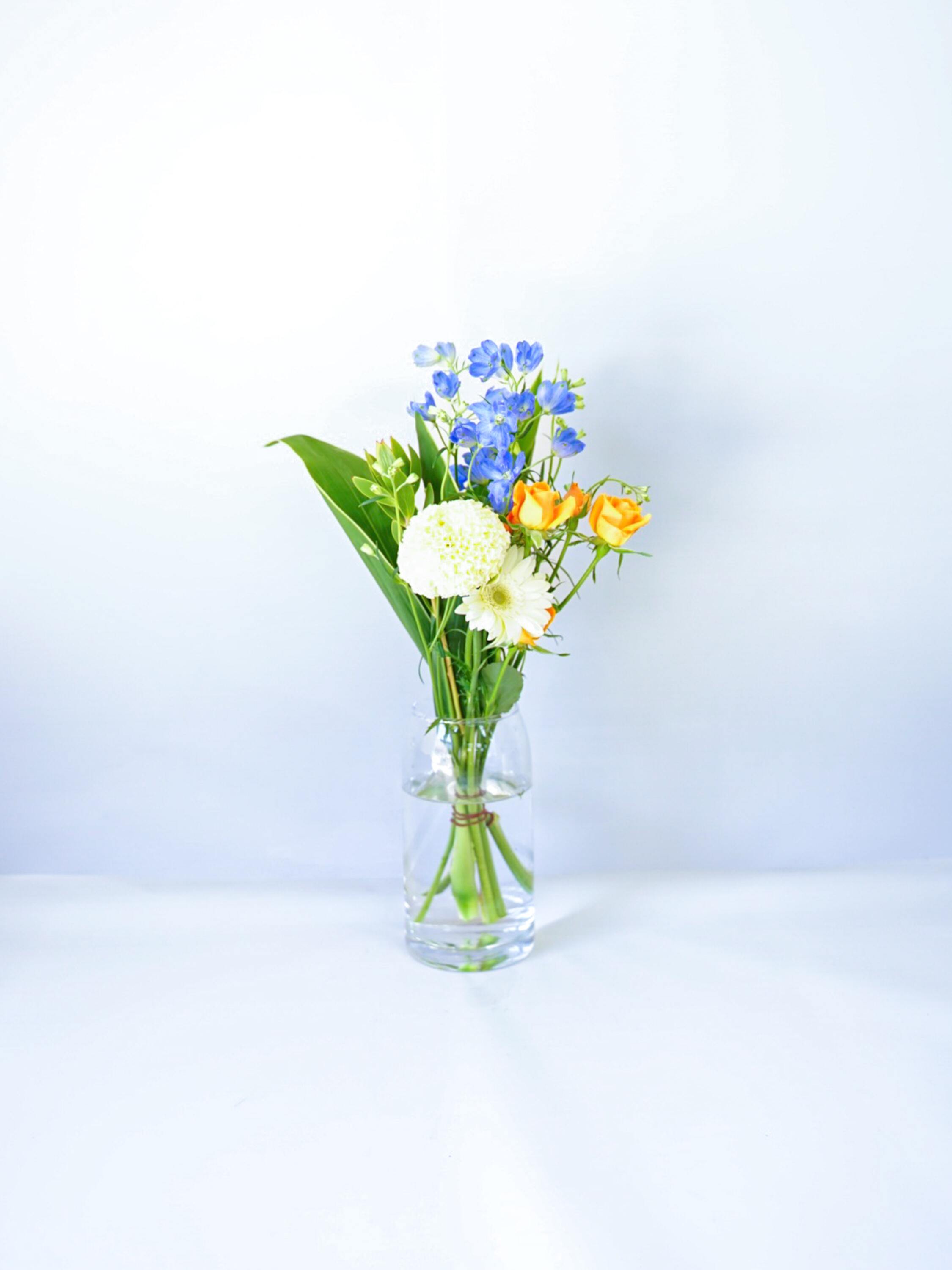 【誕生日ギフト】 フローリストにおまかせ 季節の花束 S - ミックス -