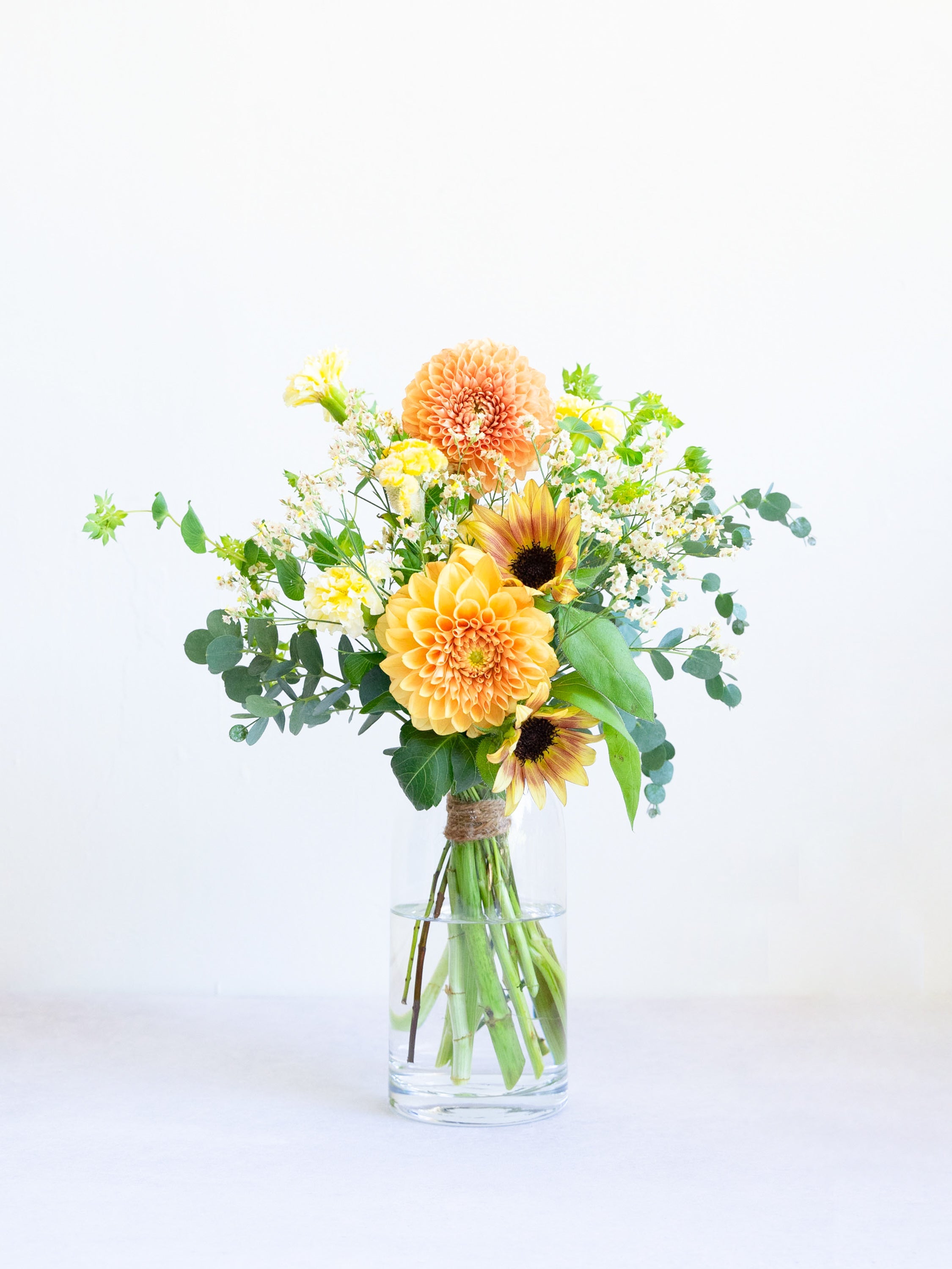 【誕生日ギフト】 フローリストにおまかせ 季節の花束 M - イエロー -