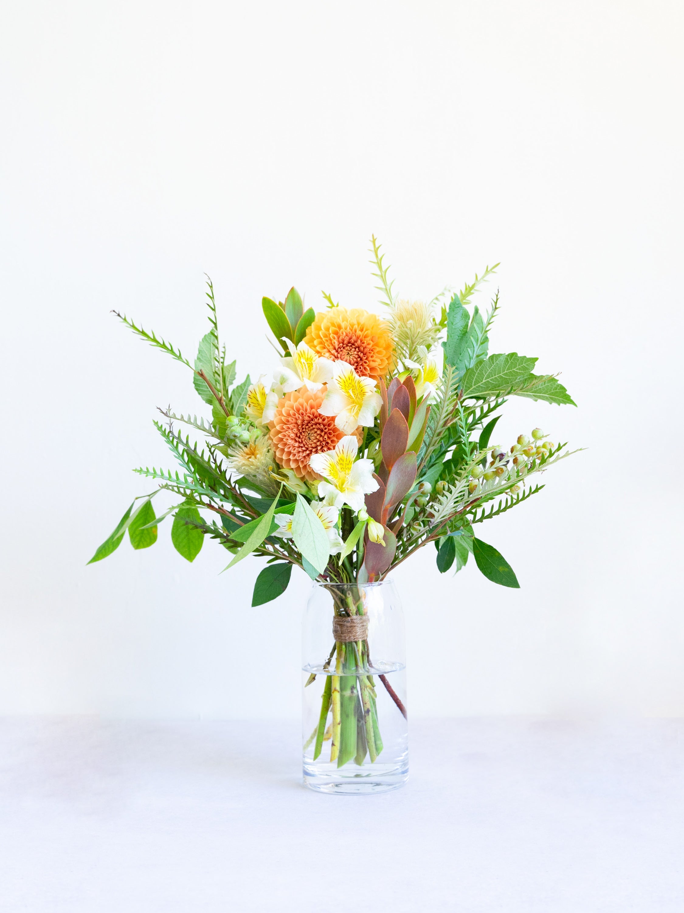 【誕生日ギフト】 フローリストにおまかせ 季節の花束 M - イエロー -