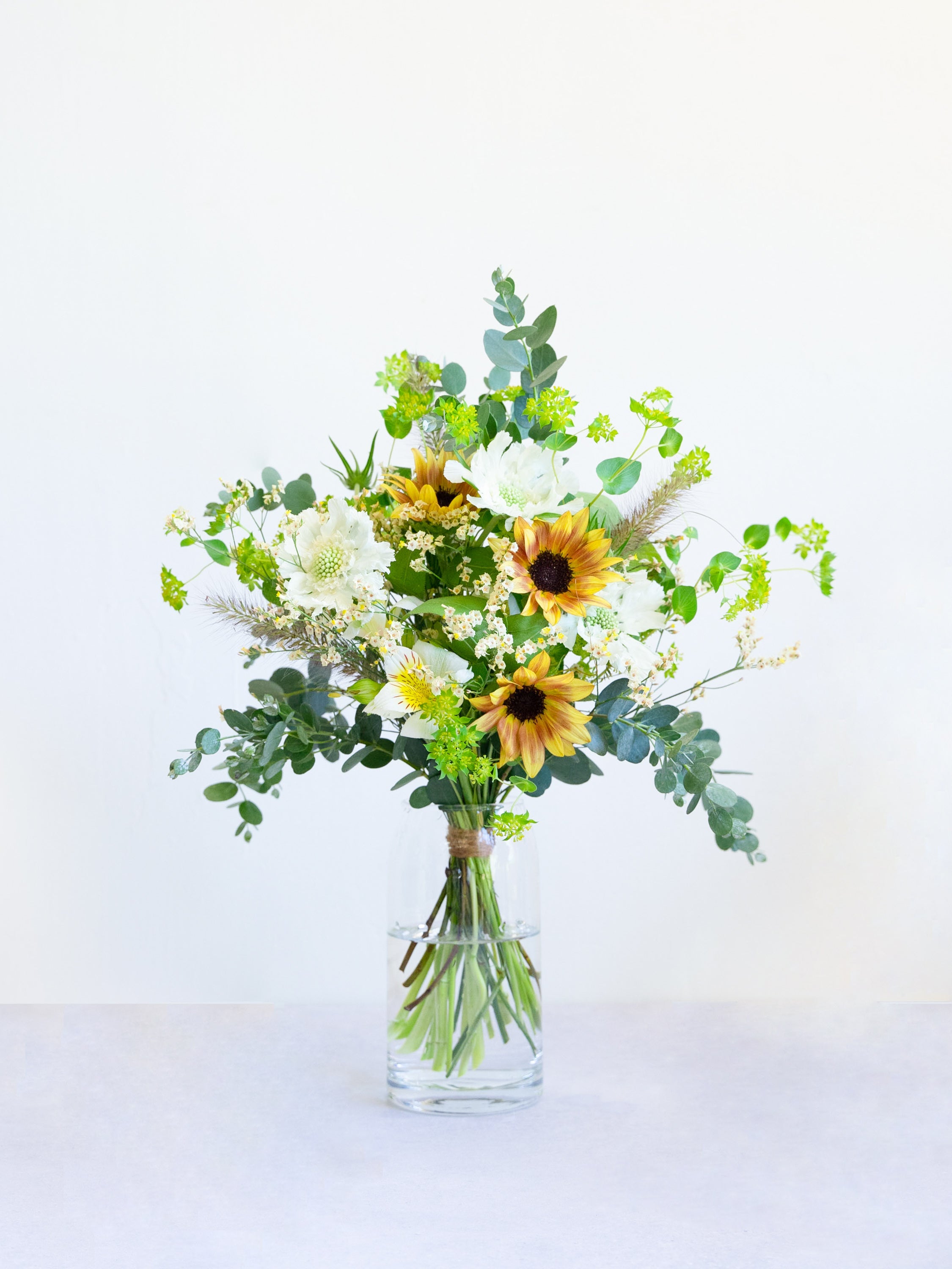 【誕生日ギフト】 フローリストにおまかせ 季節の花束 M - イエロー -