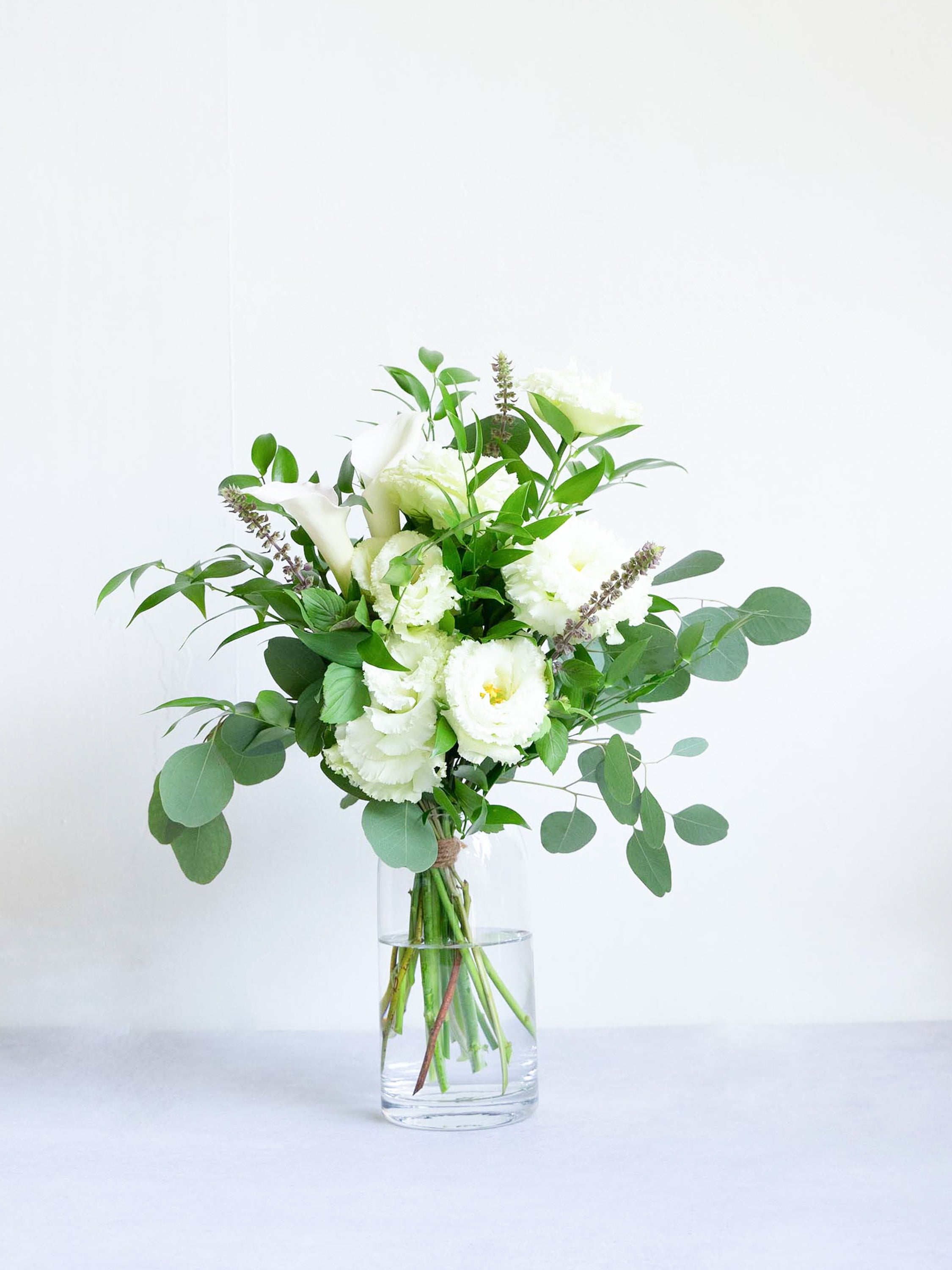 フローリストにおまかせ 季節の花束 M - グリーン&ホワイト -